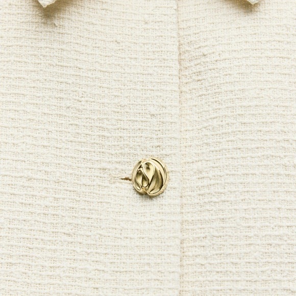 ZARA TEXTURED SHORT BLAZER🩵 - Picture 3 of 4